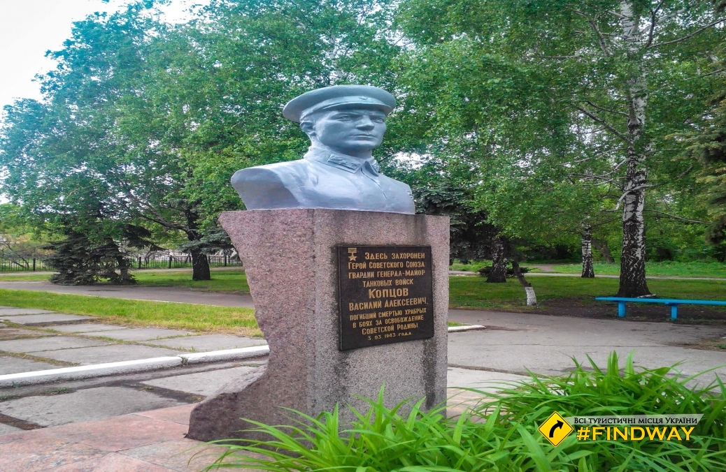 Памятник Т-34 привокзальной площади Лихачево, Первомайский