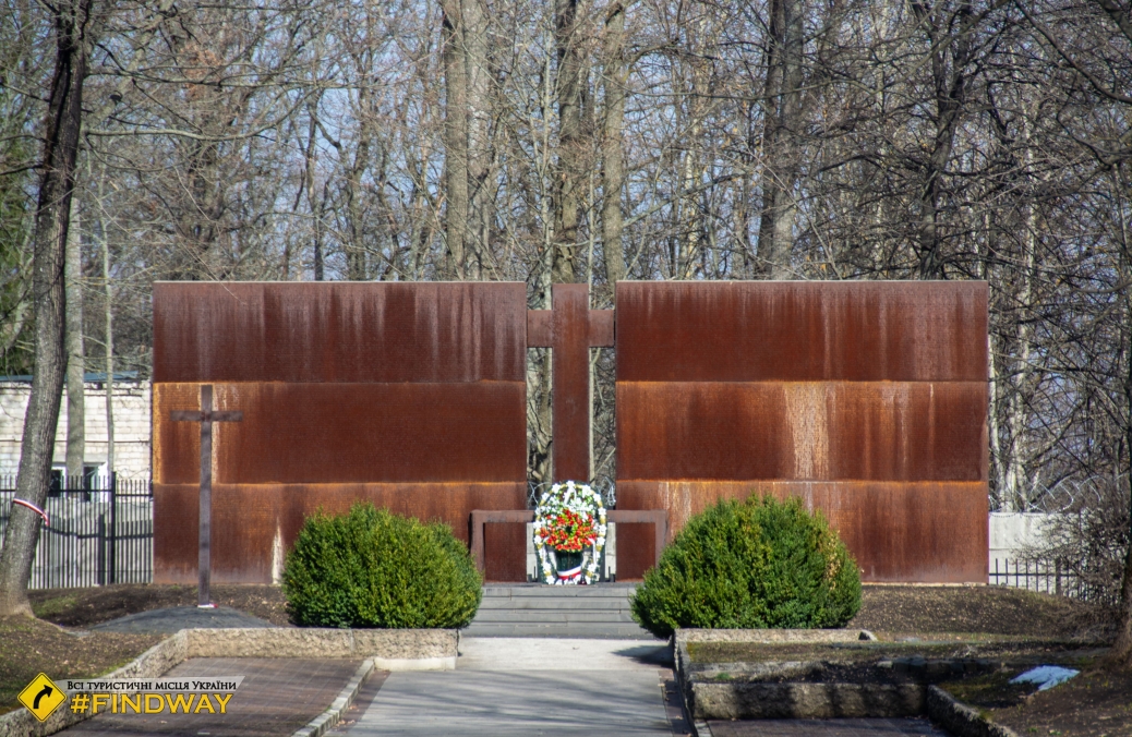 Меморіал жертвам тоталітаризму (Польське кладовище), Харків