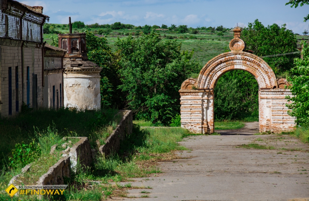 Свято-Григорівський Бізюків монастир, Червоний Маяк