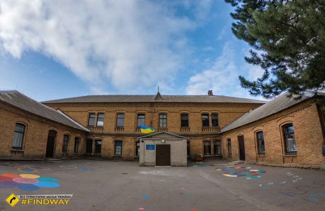 Школа менонітів, Миколай-Поле
