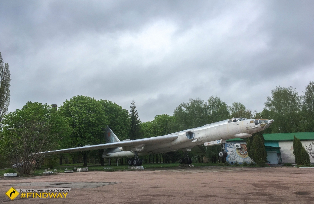 Пам'ятник літаку Ту-16П, Прилуки