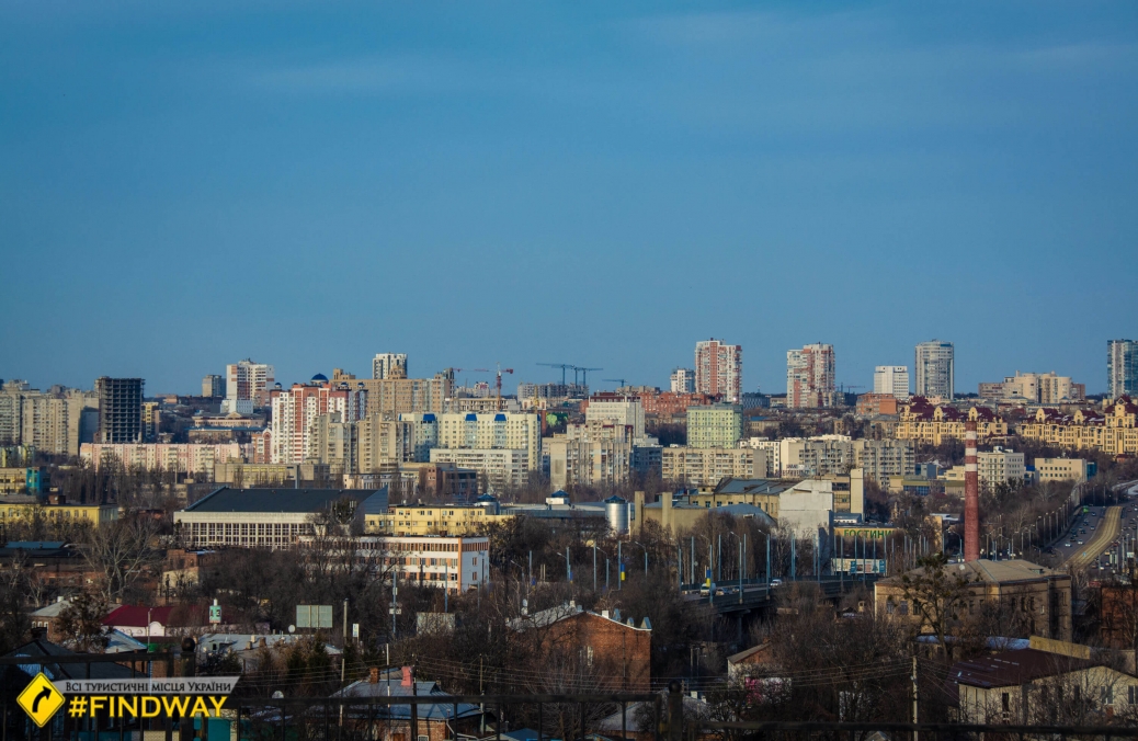 Стадіон «Трудові Резерви» з краєвидом на Харків