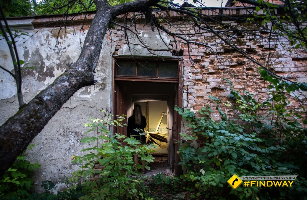 Abandoned Palace Muraviovyh-Apostoliv, Khomutets