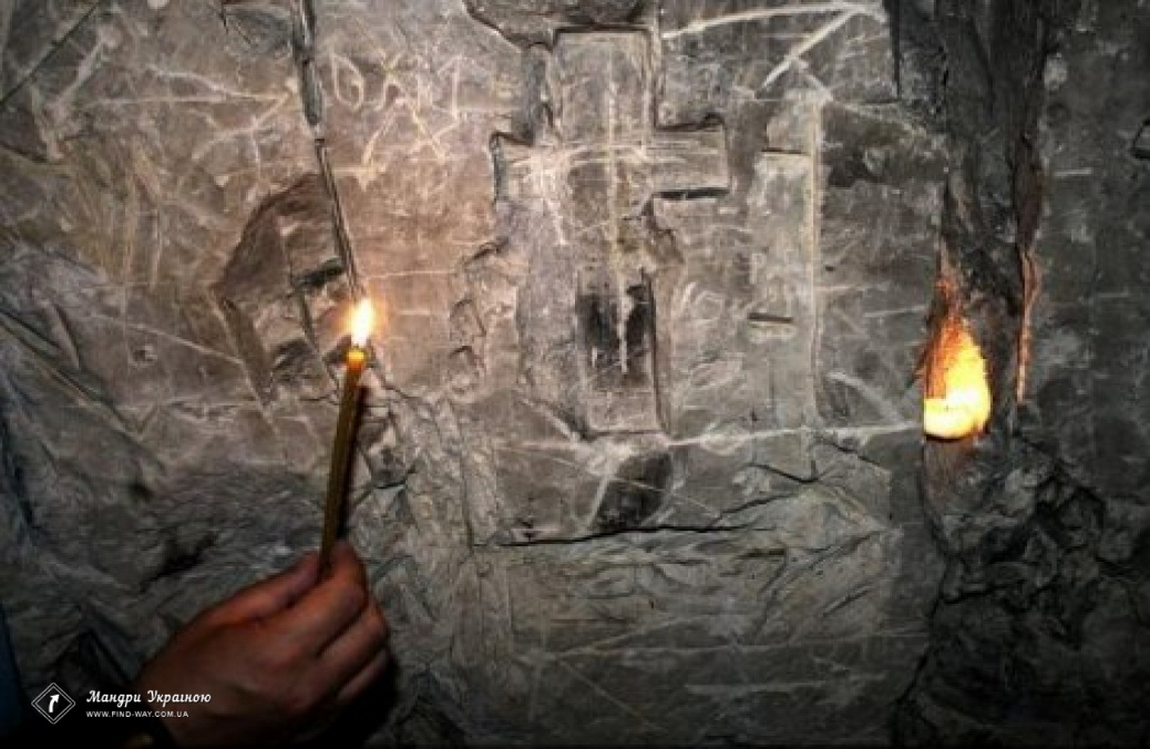 Преображенський печерний монастир, Наугольне
