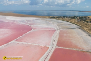 Розовое озеро (Геническое озеро), Арабатская стрелка, Геническ