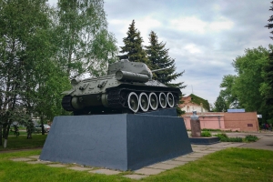 Пам'ятник Т-34 привокзальної площи Лихачове, Первомайський