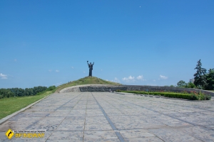 Памятник «Родина Мать», холм Славы, Черкассы