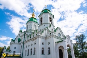 Holy Trinity church, Zmiiv