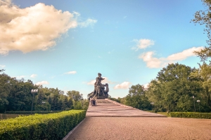 Пам'ятник жертвам Бабиного яру, Київ