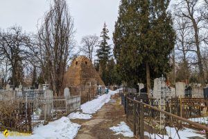 Abandoned pyramid-tomb, Sumy