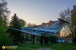 Памятник самолету Як-40, Славянск