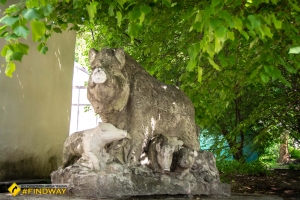 А це — пам'ятник Свині, Полтава