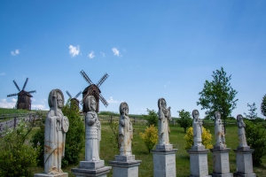 Свято-Вознесенский храм с мельницами, Водяники
