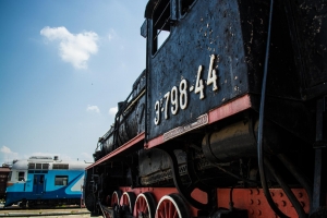 Steam locomotive monument Mavag Svatove