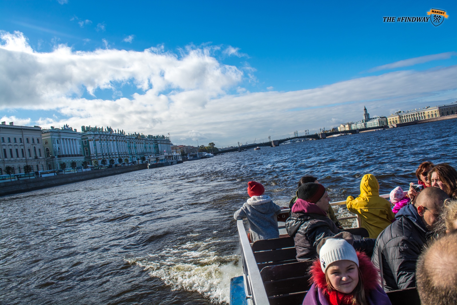Экскурсия по реке Нева в Петербурге 